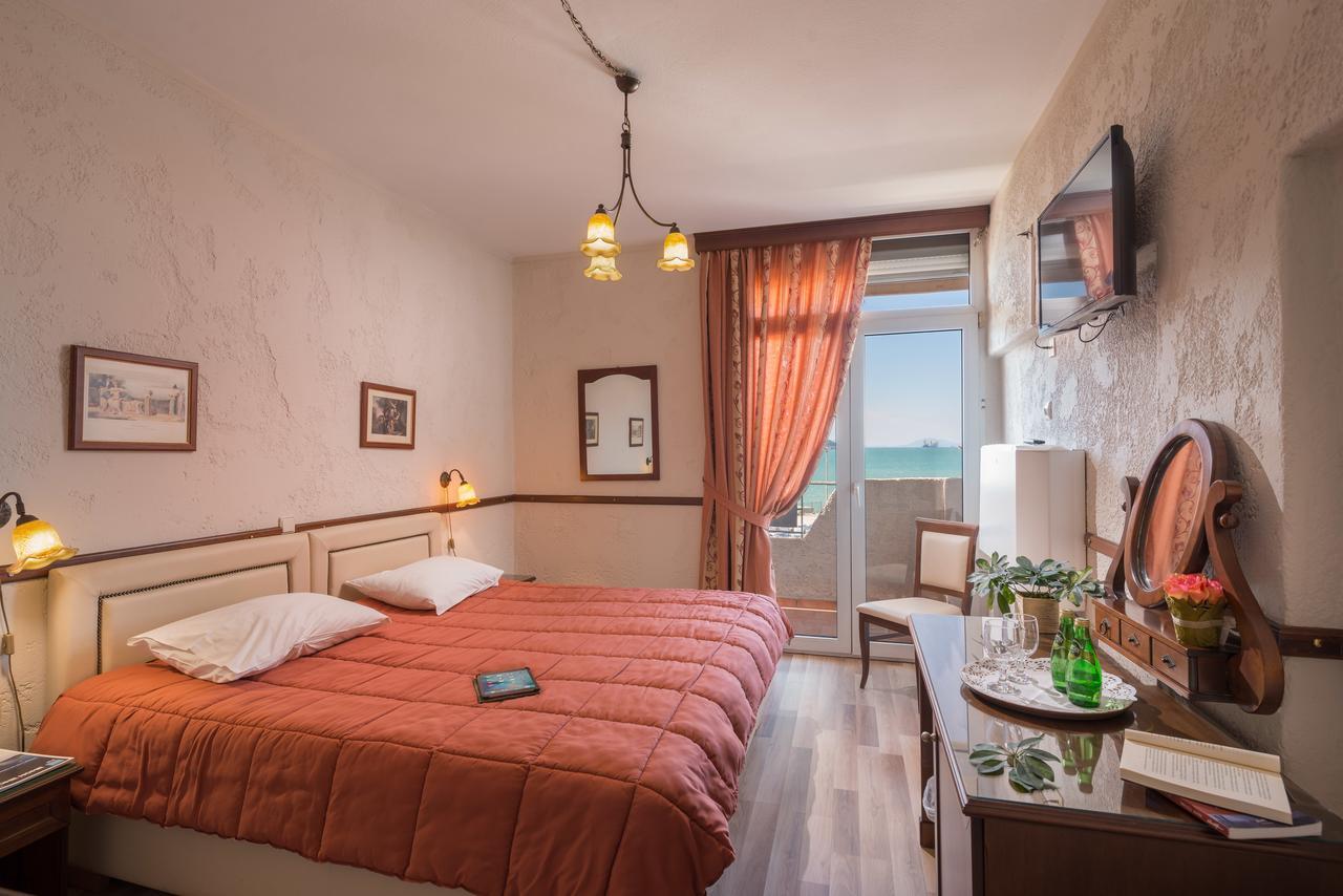 Jolly Hotel 이구메니차 외부 사진